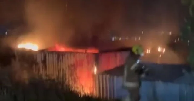 Bursa da gece yarısı konteynır alevlere teslim oldu Bursa Haberleri