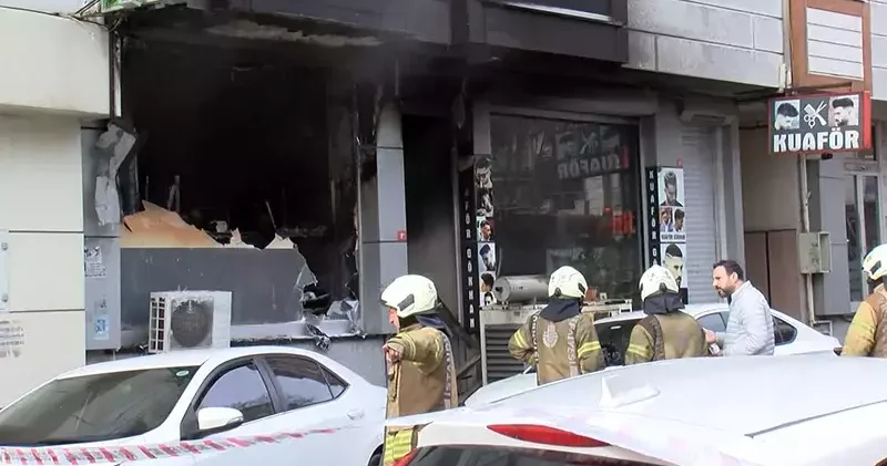 Esenyurt ta fırında yangın çıktı; yoldan geçen belediye sulama tankeriyle müdahale edildi