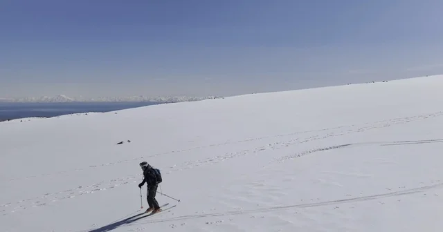 Polonyalı dağcılar Süphan Dağı ndan kayakla indi Bitlis Haberleri