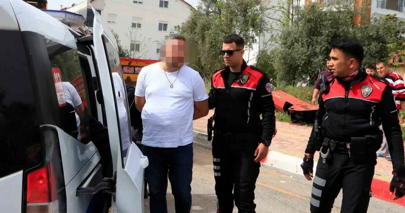 Polisin ’dur’ ihtarına uymadı: 15 kilometrelik kovalamaca sonucu yakalandı Antalya Haberleri