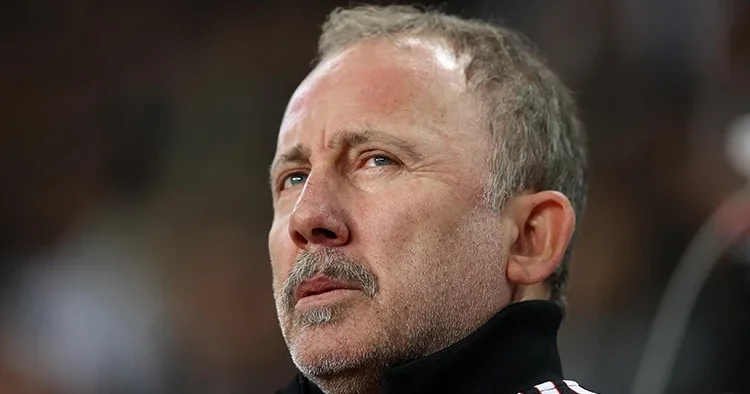 Sergen Yalçın gençlere sarıldı