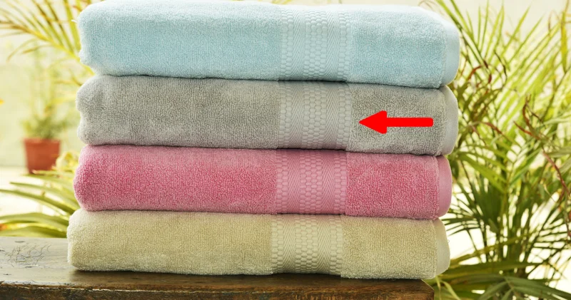 Bu detayı yıllardır görüyoruz ama kimse fark etmiyor! Havlulardaki o çizginin sebebi bakın neymiş!