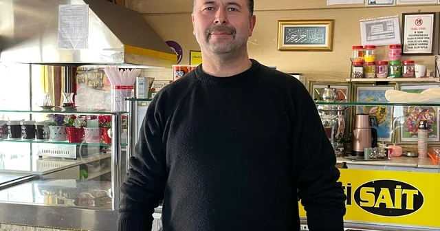 Heimlich manevrasıyla öğrenciyi kurtaran market sahibi: Elimi öpmeye geldi, dua etti Kendi oğlumun nefes borusuna da elma parçası takılmıştı. Onu da aynı şekilde çıkarmıştım Market işletmecisinin ilk yardım bilgisi hayat kurtardı Bolu Haberleri