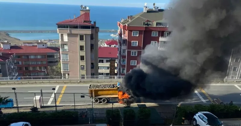 Trabzon da taş kamyonu yangını korkuttu