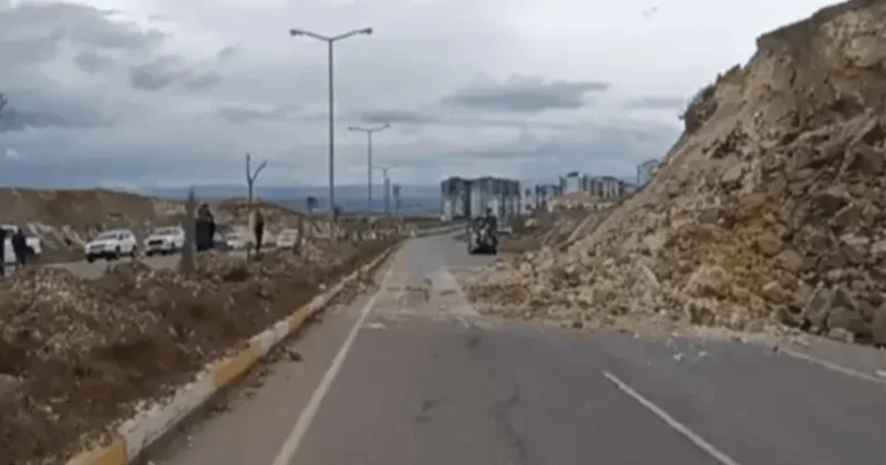 Heyelan sonrası karayolu kapandı Sözcü Gazetesi