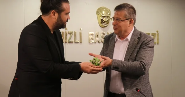 AK Parti İl Başkanı Subaşıoğlu; Siyasilerin toplumla kurduğu en güçlü köprü basındır AK Parti Denizli İl Başkanı Subaşıoğlu, Denizli Gazeteciler Cemiyeti Başkanı Tokmak ı ziyaret etti Denizli Haberleri