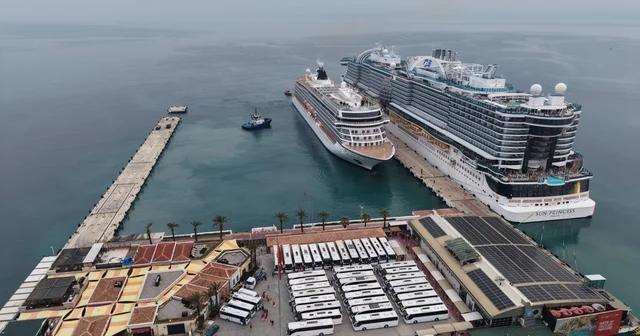Kuşadası na 2 kruvaziyer 5 bin 297 turist getirdi Aydın Haberleri