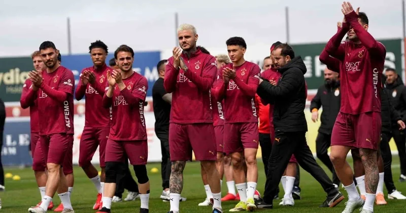 Galatasaray idmanında sürpriz isim! Taraftarı heyecanlandırdı Futbol Haberleri