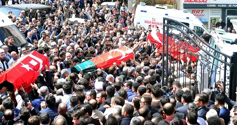 Kahramanmaraş’ta okuldaki saldırıda yaşamını yitiren öğrenciler toprağa verildi