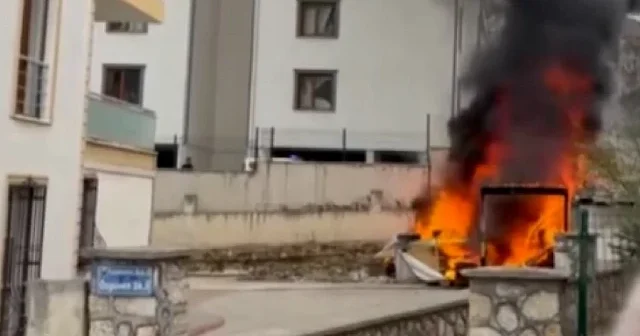 Bursa da depoda çıkan yangında tüp bomba gibi patladı VİDEO İZLE