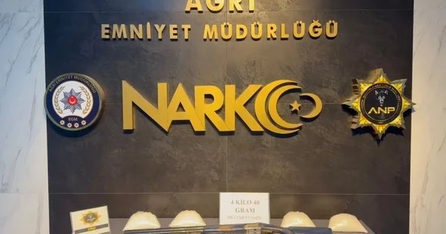 Ağrı ve Hatay da uyuşturucu operasyonu: 12 tutuklama Operasyonda 4 kilogram metamfetamin ve 2 kilo 75 gram esrar ele geçirildi Ağrı Haberleri