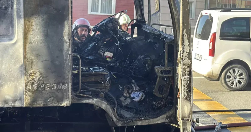 Trabzon da seyir halindeki hafriyat yüklü tır yandı