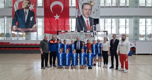 Bilecik te Okul Sporları Hentbol Küçük Kızlar Yarı Final Grup Müsabakaları başladı Bilecik Haberleri