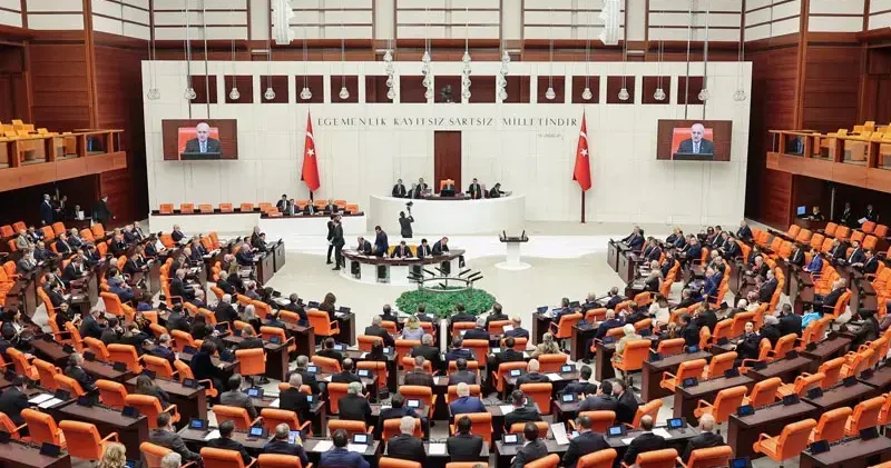 TBMM Genel Kurulu nda, doğum izni ve sanal medya düzenlemesi teklifinin 3 maddesi daha kabul edildi