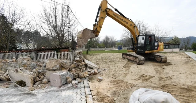 Osmangazi Belediyesi nden kaçak yapılaşmaya geçit yok Osmangazi de sit alanındaki kaçak yapıya anında müdahale Bursa Haberleri