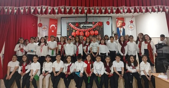 Vanlı miniklerden yürekleri ısıtan etkinlik: Konser gelirini Mehmetçik Vakfı na bağışladılar Van Haberleri