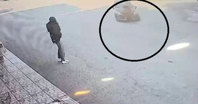 Karşıya geçmeye çalışan kadına otomobil çarptı: Kaza anı kamerada Hatay Haberleri