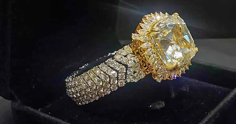 Yurt dışından getirilen 80 karatlık dev pırlanta! Kapalıçarşı da ele geçirildi