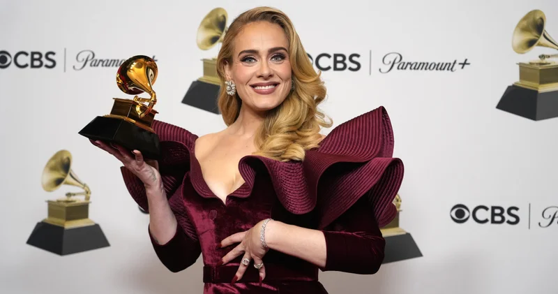 Adele müziğe dönüyor