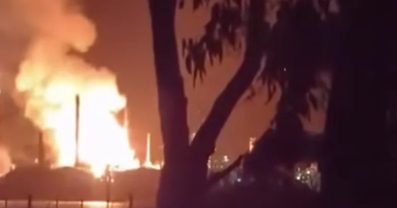 Avustralya nın en büyük rafinerisi alev alev yandı Sözcü Gazetesi