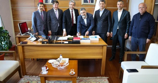 AK Parti ye katılan Serik Belediye Başkanı Kumbul: Hemşehrilerimize en iyi hizmeti sunmak amacıyla yeni bir yol yürümeye karar verdim Antalya Haberleri