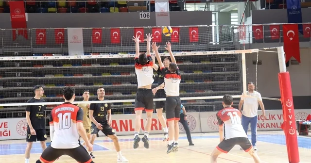 Şanlıurfa Büyükşehir Belediyesi genç erkekler voleybol takımı filede iddialı Şanlıurfa Haberleri