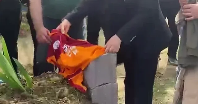 Giyemediği forması mezar taşında kaldı: Adnan Göktürk Yeşil son yolculuğuna uğurlandı VİDEO İZLE