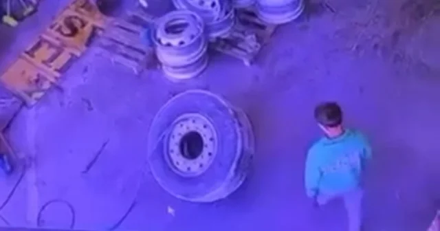 Lastiğin tamir sırasında patlaması kamerada Mersin Haberleri