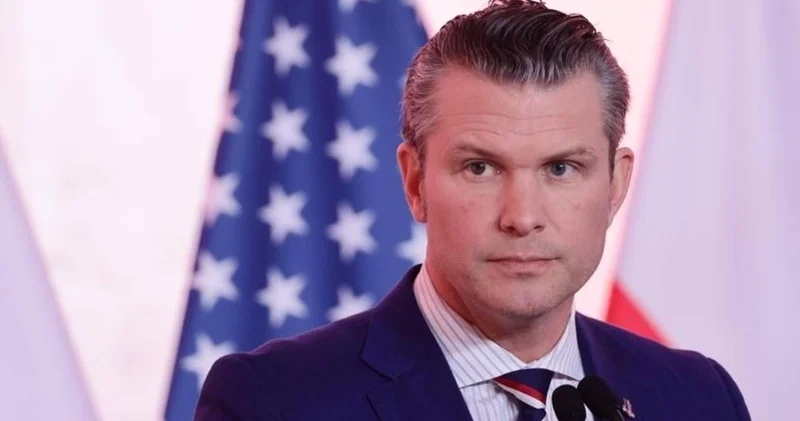 İncil sandı, film repliği çıktı! Hegseth in skandal duasına tepki yağdı