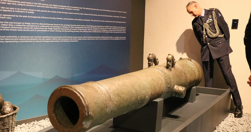 Gemi sökümünde ele geçirilen bronz gemi topu ve gülleleri İzmir de görücüye çıktı