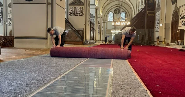 Bursa Ulucami de halı yenileme çalışmaları başladı Bursa Haberleri