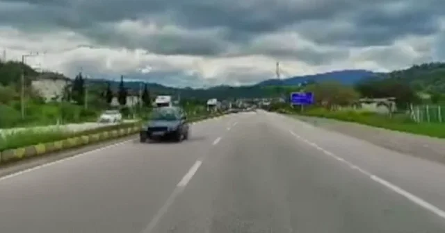 Karabük’te ters yönde ilerleyen sürücü faciaya davetiye çıkardı VİDEO İZLE
