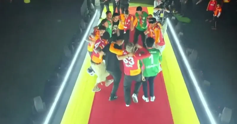 Rams Park ta Barış Alper klasiği! Tüm takım etrafına toplandı