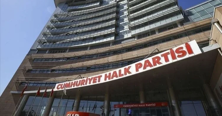 CHP İstanbul’da yine erteleme