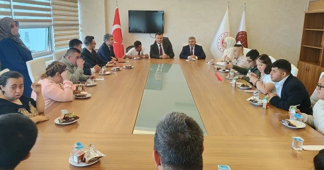Adıyaman Adliyesi nde down sendromlu çocuklardan sevgi davası Adıyaman Haberleri