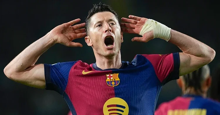 Lewandowski Barcelona dan ayrılacağını açıkladı!