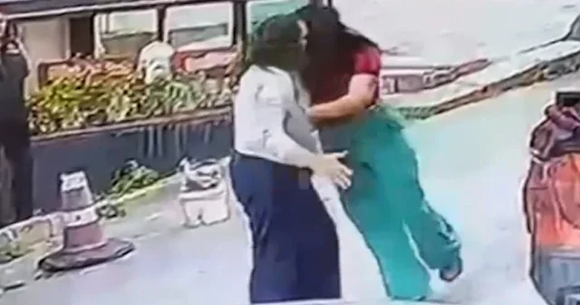 Ünlü fenomen trafikte tartıştığı kadına kafa attı Kelebek Sarsılmaz kimdir? VİDEO İZLE