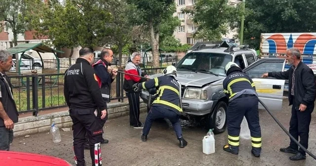 Siirt te park halindeki pikap yandı Siirt Haberleri