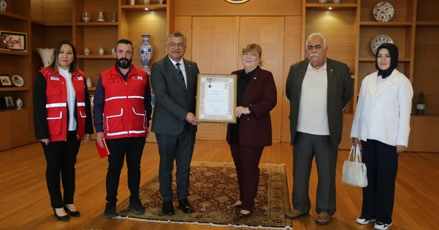 Kütahya da Türk Kızılay Derneği nden DPÜ ye teşekkür plaketi Kütahya Haberleri