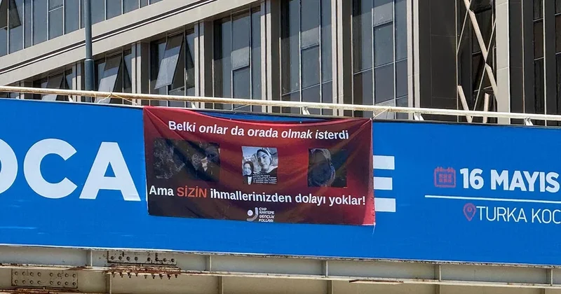 Ölen gençlerin fotoğraflarıyla Erdoğan ın etkinliğine protesto Sözcü Gazetesi