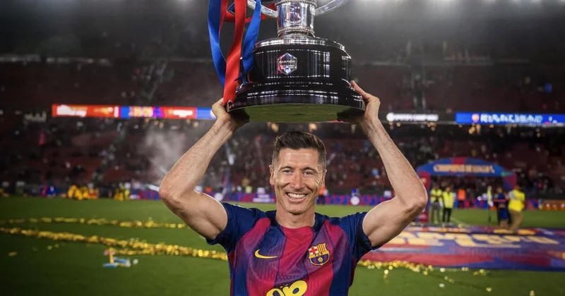 Lewandowski, Barcelona defterini resmen kapattı