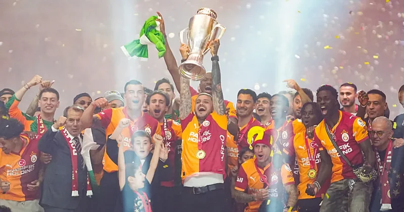 CANLI Galatasaray şampiyonluk kutlamaları! Cimbom kupasına kavuştu...