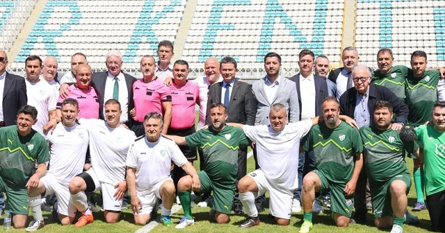 Osmangazi Belediyesi Türkiye nin Balkanlarla bağını yeşil sahada güçlendirdi Osmangazi den veteran yıldızları buluşturan turnuva Bursa Haberleri