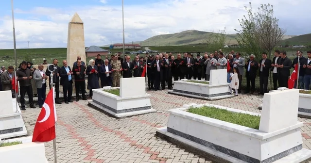 Edebük şehitleri kabirleri başında anıldı Erzincan Haberleri
