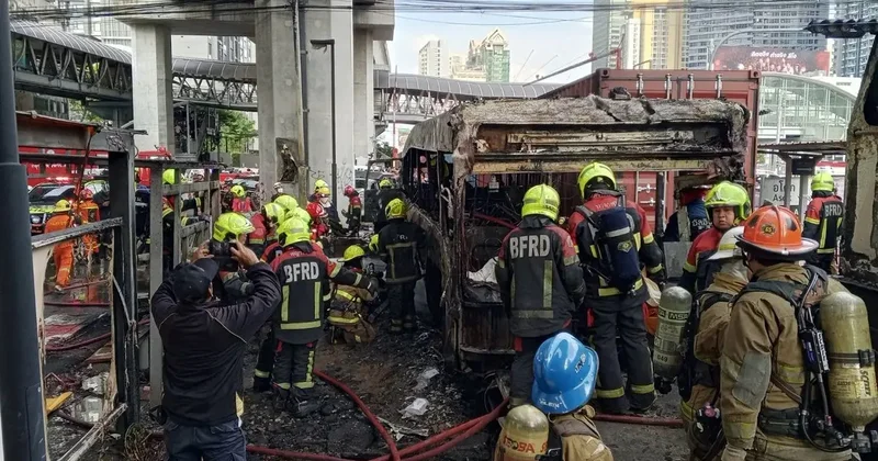 Tayland da dehşet anları! Tren kalabalığı böyle daldı: Çok sayıda ölü var