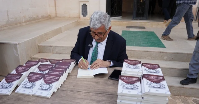 Belediye Başkanı Hallaç, ilk kitabı için imza günü düzenledi Adıyaman Haberleri