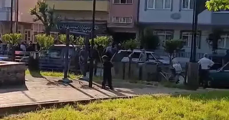 Sokak ortasında tabanca ile vurulan kadın, berber dükkanına sığındı