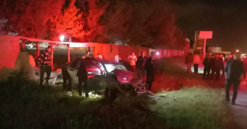 Muş ta kız kardeşleri taşıyan otomobil takla attı: 1 ölü Son dakika haberleri