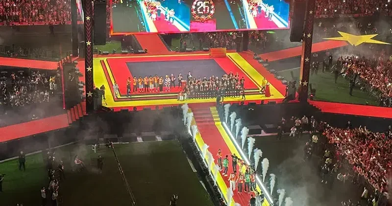 Şampiyon Galatasaray kupasına kavuştu