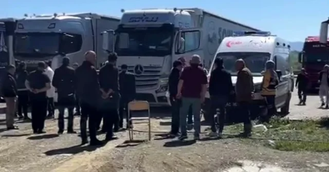 Hayvan pazarına gitmek için mola verdikleri dinlenme tesisinde acı son: Yeğeninin cesediyle karşılaştı Kurbanlıkları İstanbul hayvan pazarına yetiştireceklerdi: 22 yaşında tırda can verdi Bolu Haberleri